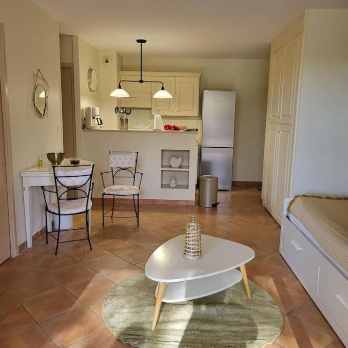 La Calade Apartment L'Isle-sur-la-Sorgue Luaran gambar